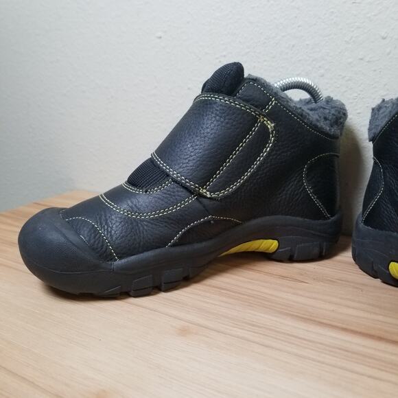 Keen Big Kids Size 4 Winter Snow Booties Black Leather Wide Strap Slip On - Picture 6 of 11